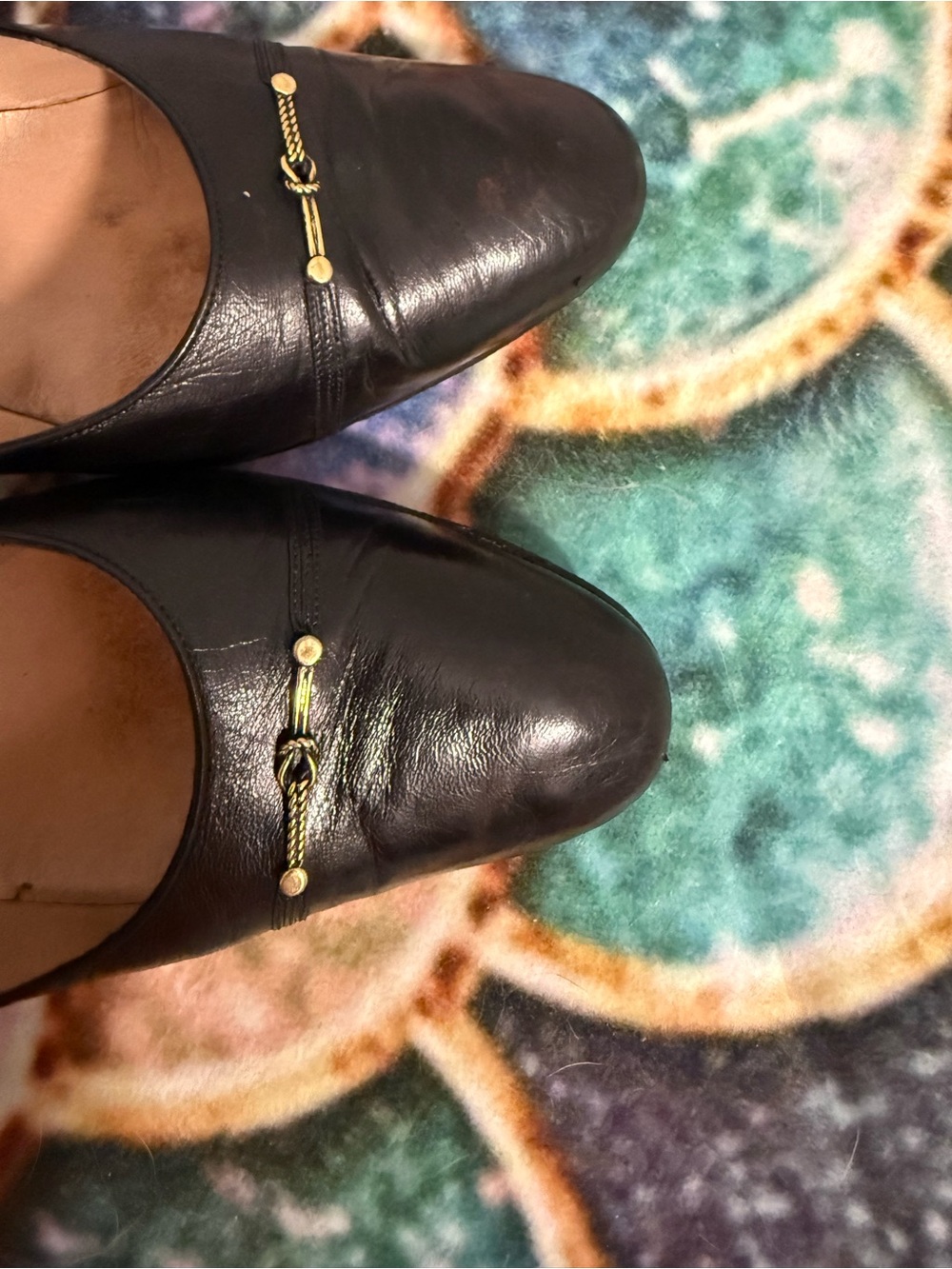 Gucci Vintage Classic Black Leather Women’s Pumps with Gold Accent Made in Italy - Picture 9 of 10